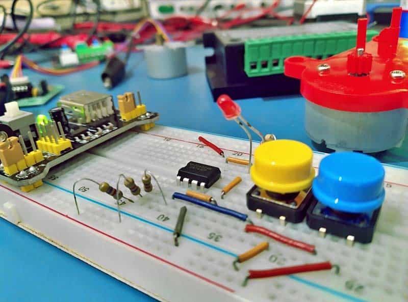 741 Bistable Breadboard